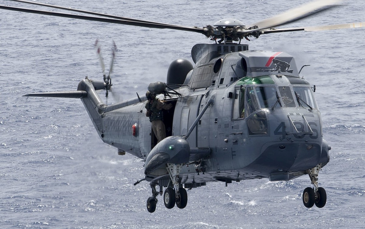 ch-124 sea king royal canadian navy sikorsky naval helicopter rcaf hmcs squadron 12