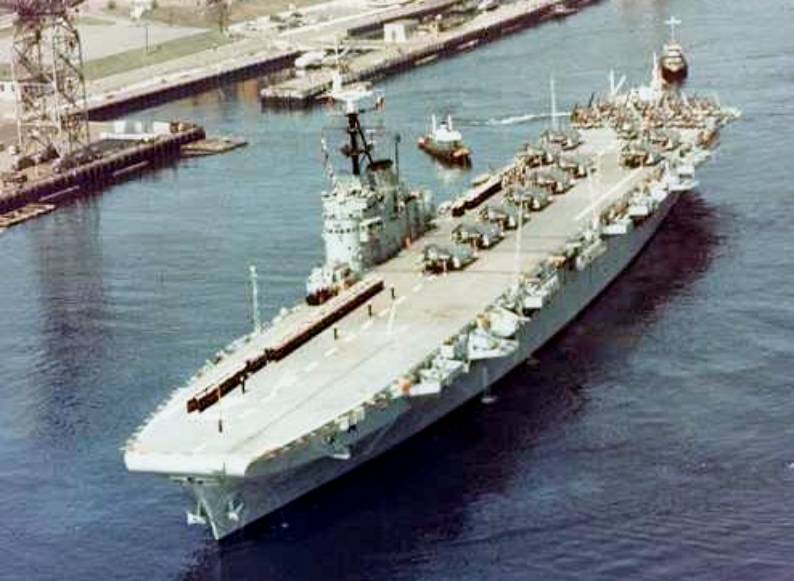 HMCS Magnificent CVL-21 Majestic class aircraft carrier Royal Canadian Navy