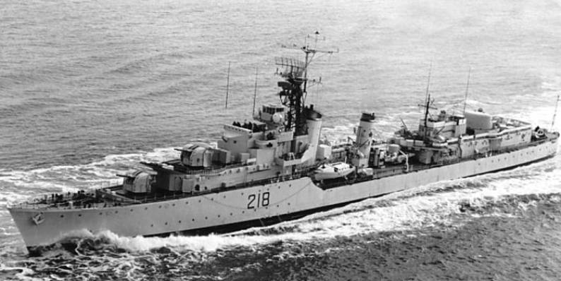 R-04 DDE-218 HMCS Cayuga Tribal class destroyer Royal Canadian Navy