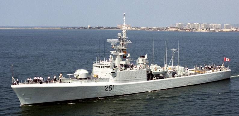 hmcs mackenzie dde 261 destroyer escort