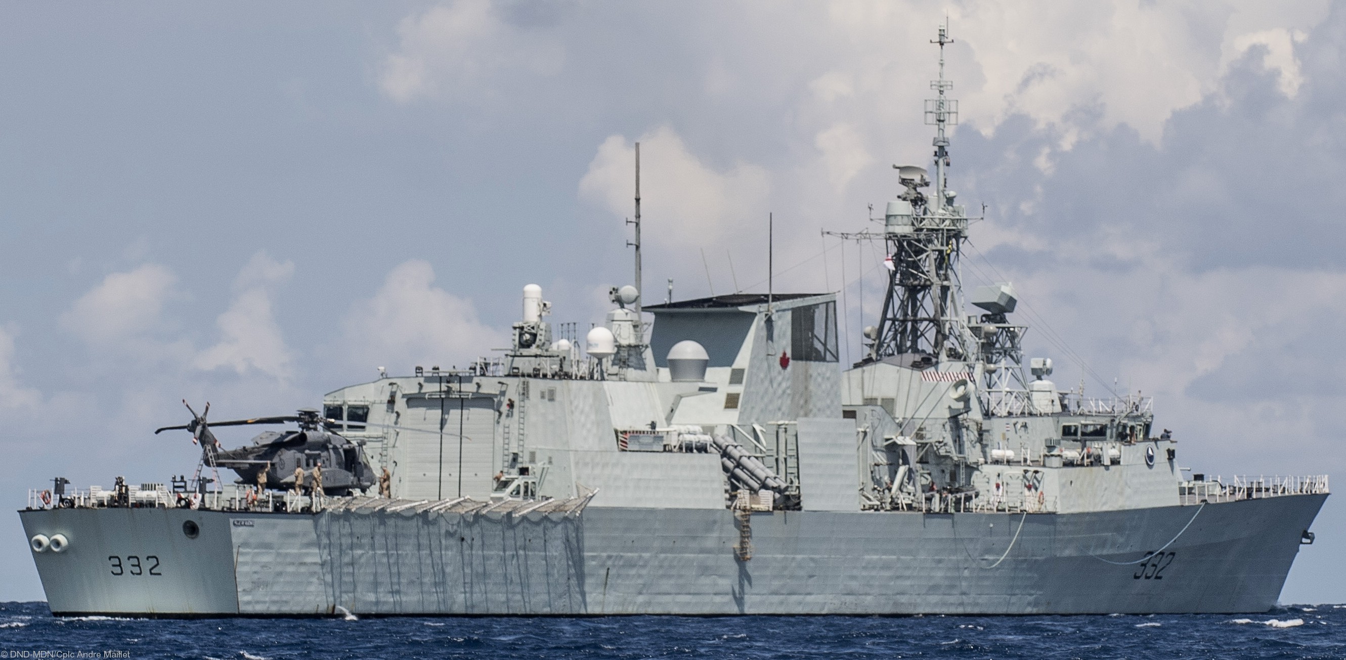 ffh-332 hmcs ville de quebec halifax class helicopter patrol frigate ncsm royal canadian navy 11