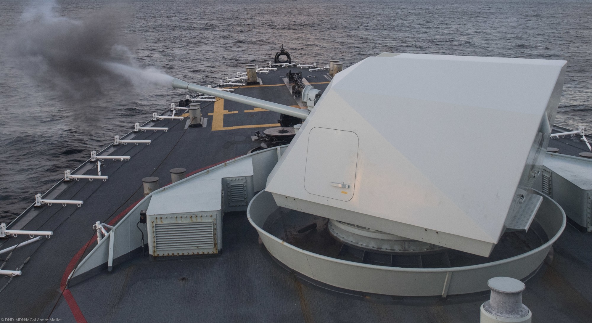 ffh-332 hmcs ville de quebec halifax class helicopter patrol frigate ncsm royal canadian navy 22 bofors mk.2 57mm gun