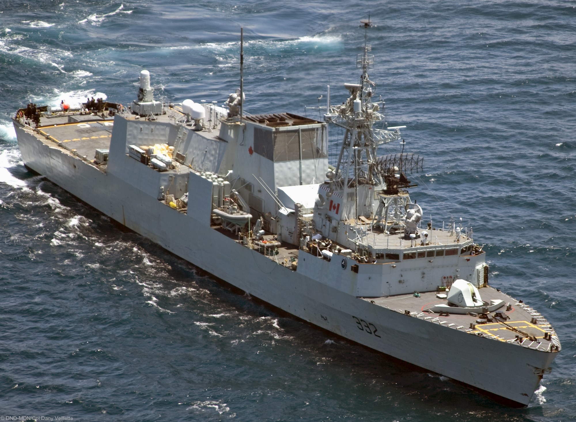 ffh-332 hmcs ville de quebec halifax class helicopter patrol frigate ncsm royal canadian navy 31