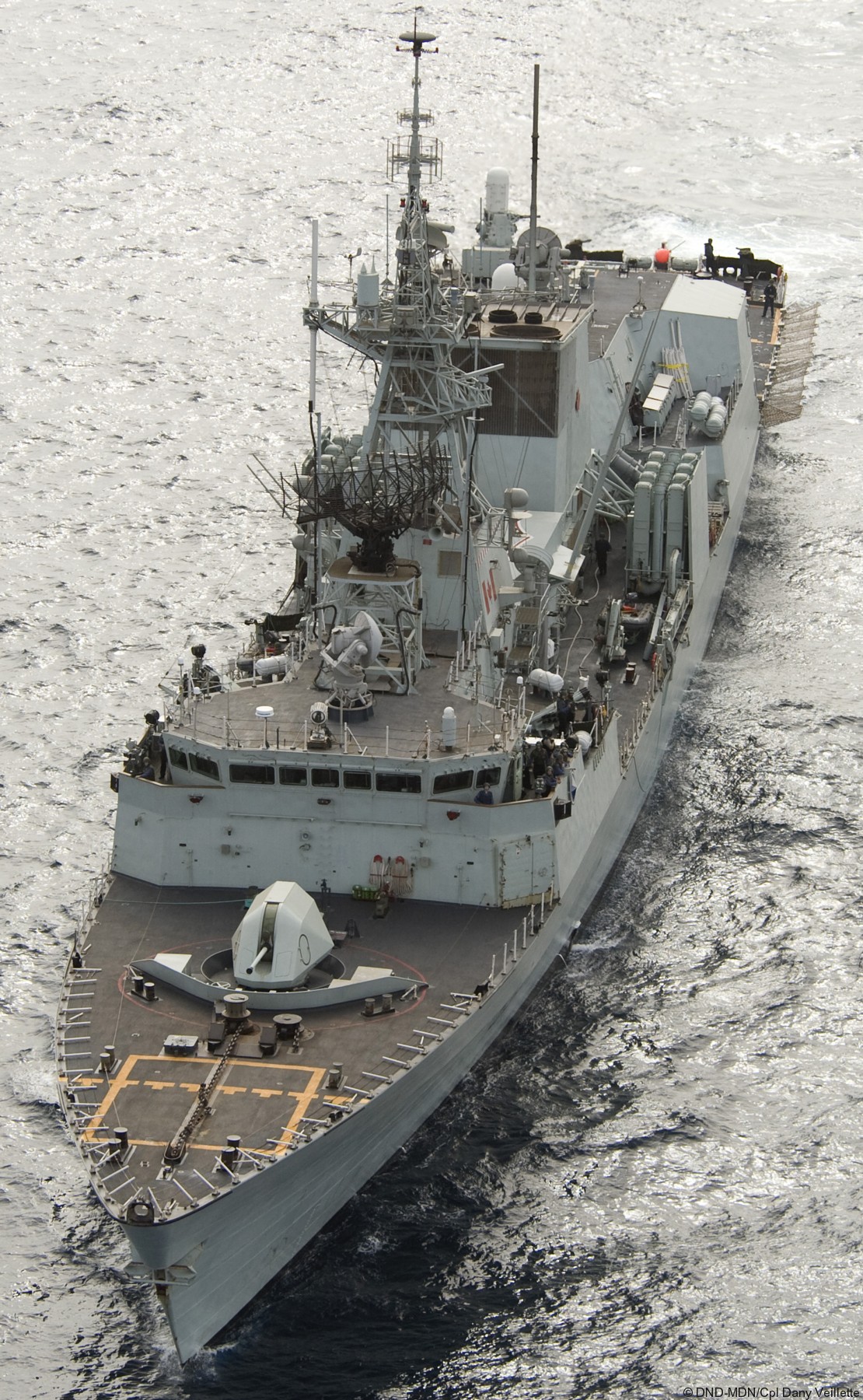 ffh-332 hmcs ville de quebec halifax class helicopter patrol frigate ncsm royal canadian navy 32