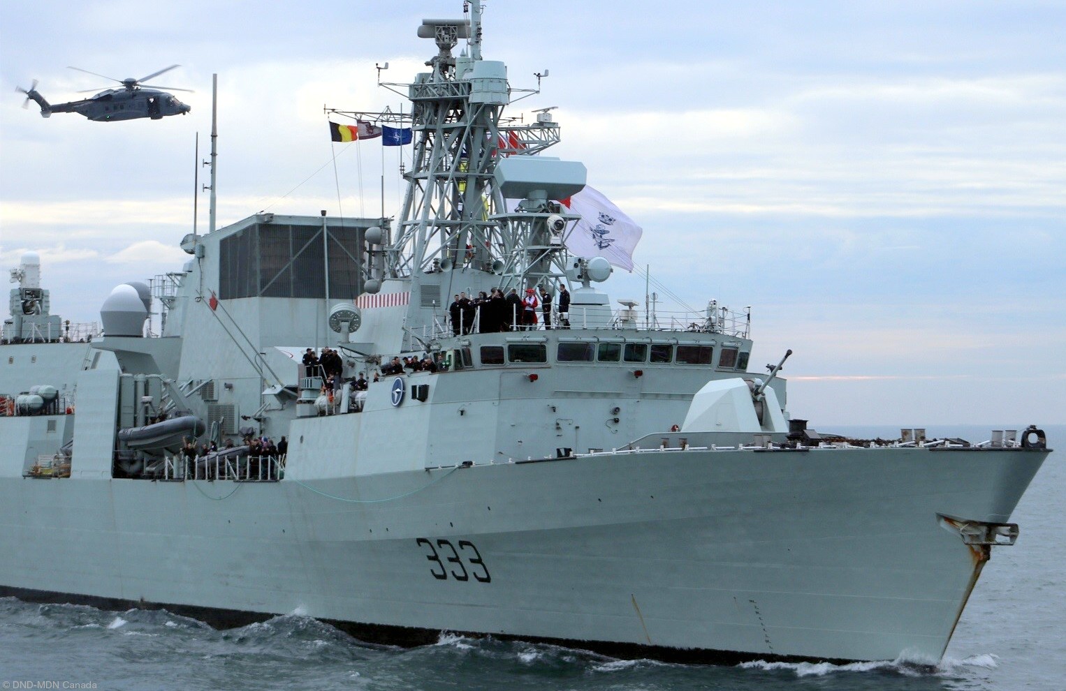 ffh-333 hmcs toronto halifax class helicopter patrol frigate ncsm royal canadian navy 23