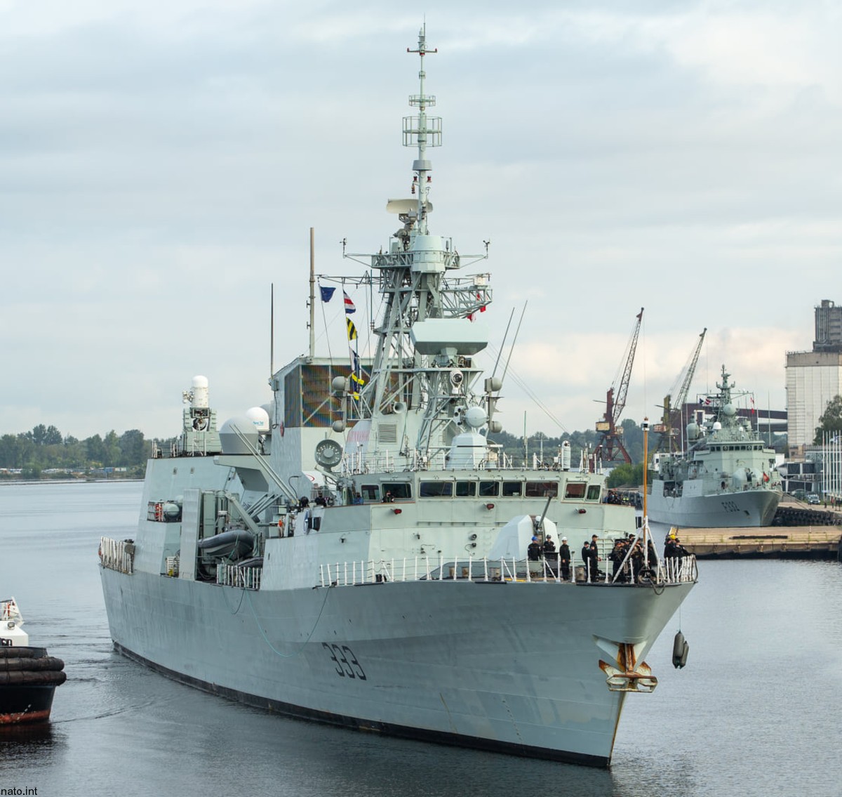 ffh-333 hmcs toronto halifax class helicopter patrol frigate ncsm royal canadian navy 41