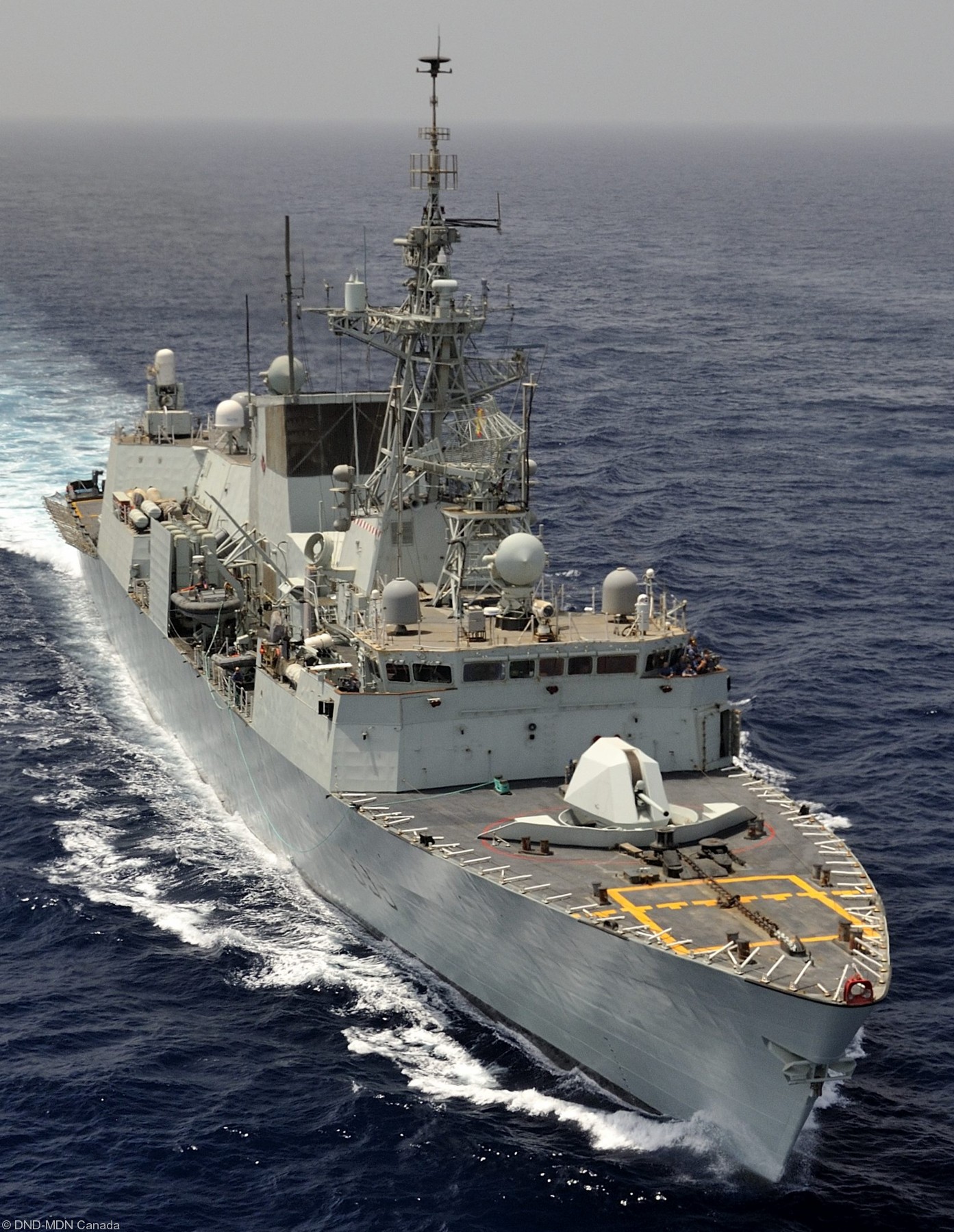 ffh-333 hmcs toronto halifax class helicopter patrol frigate ncsm royal canadian navy 51