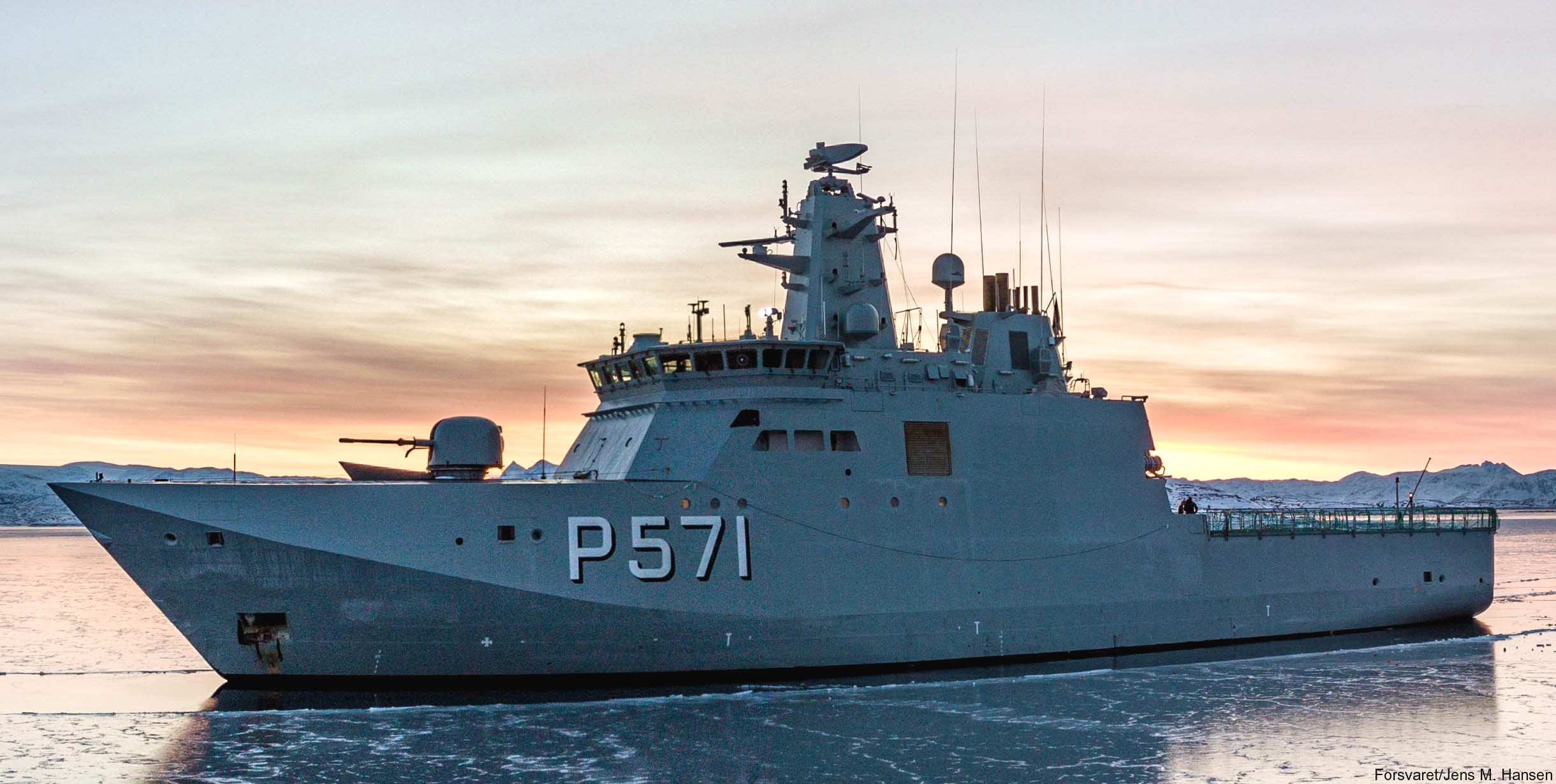 p-571 hdms ejnar mikkelsen knud rasmussen class offshore patrol vessel opv royal danish navy inspektionsfartøj 02