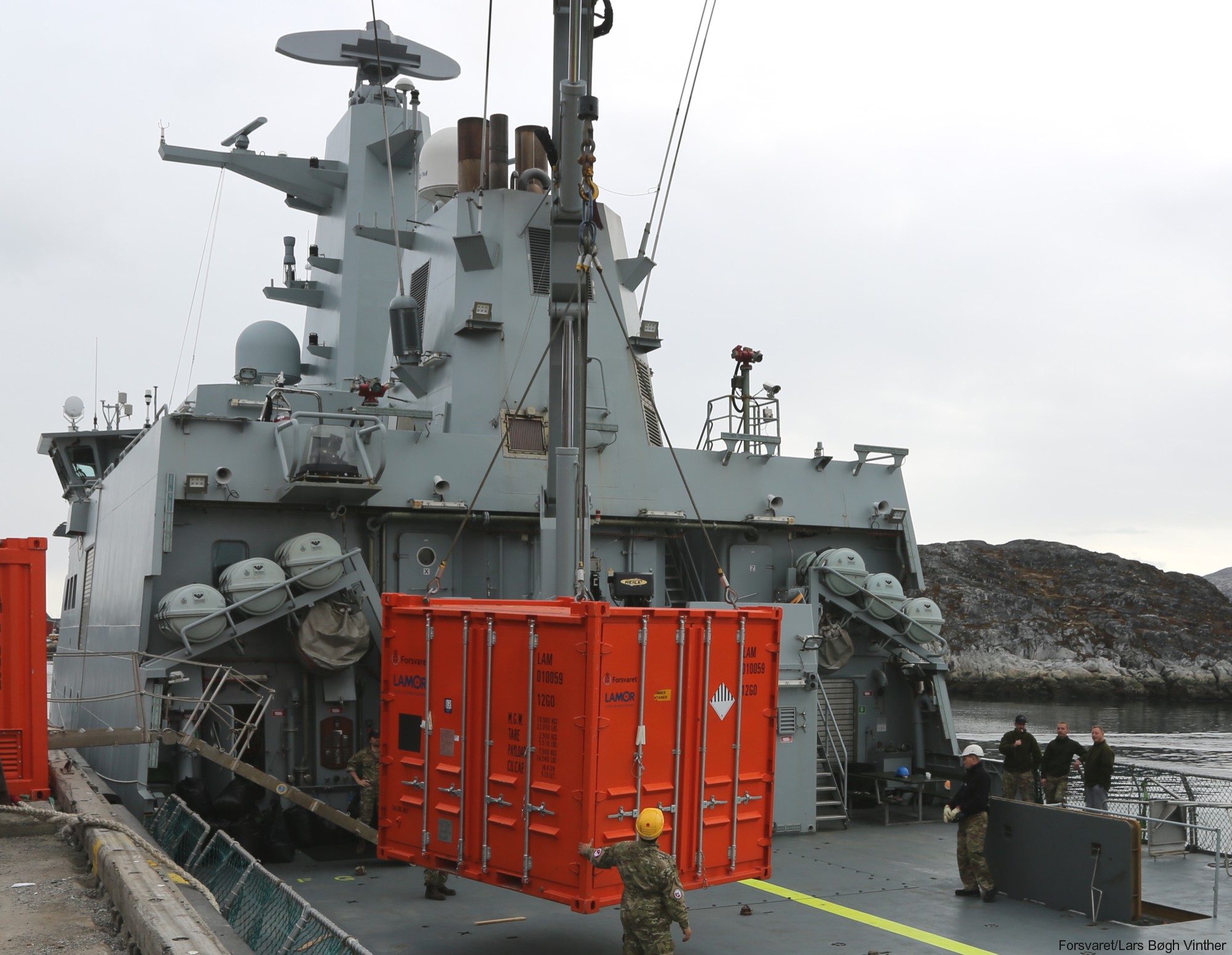 p-571 hdms ejnar mikkelsen knud rasmussen class offshore patrol vessel opv royal danish navy inspektionsfartøj 15