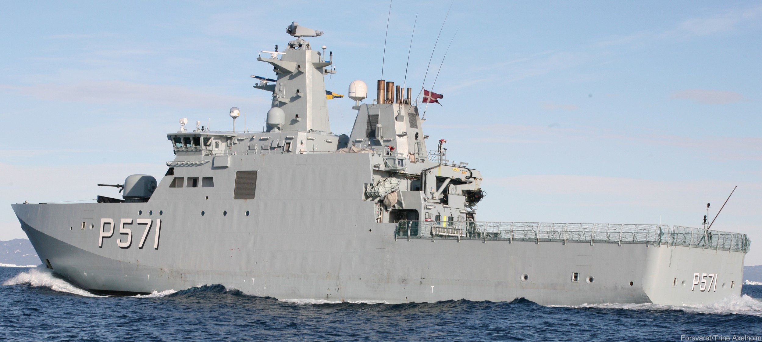 p-571 hdms ejnar mikkelsen knud rasmussen class offshore patrol vessel opv royal danish navy inspektionsfartøj 23