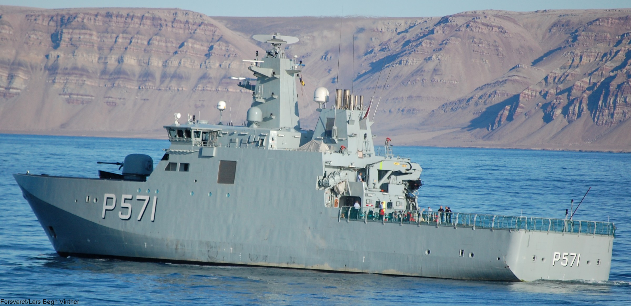 p-571 hdms ejnar mikkelsen knud rasmussen class offshore patrol vessel opv royal danish navy inspektionsfartøj 30