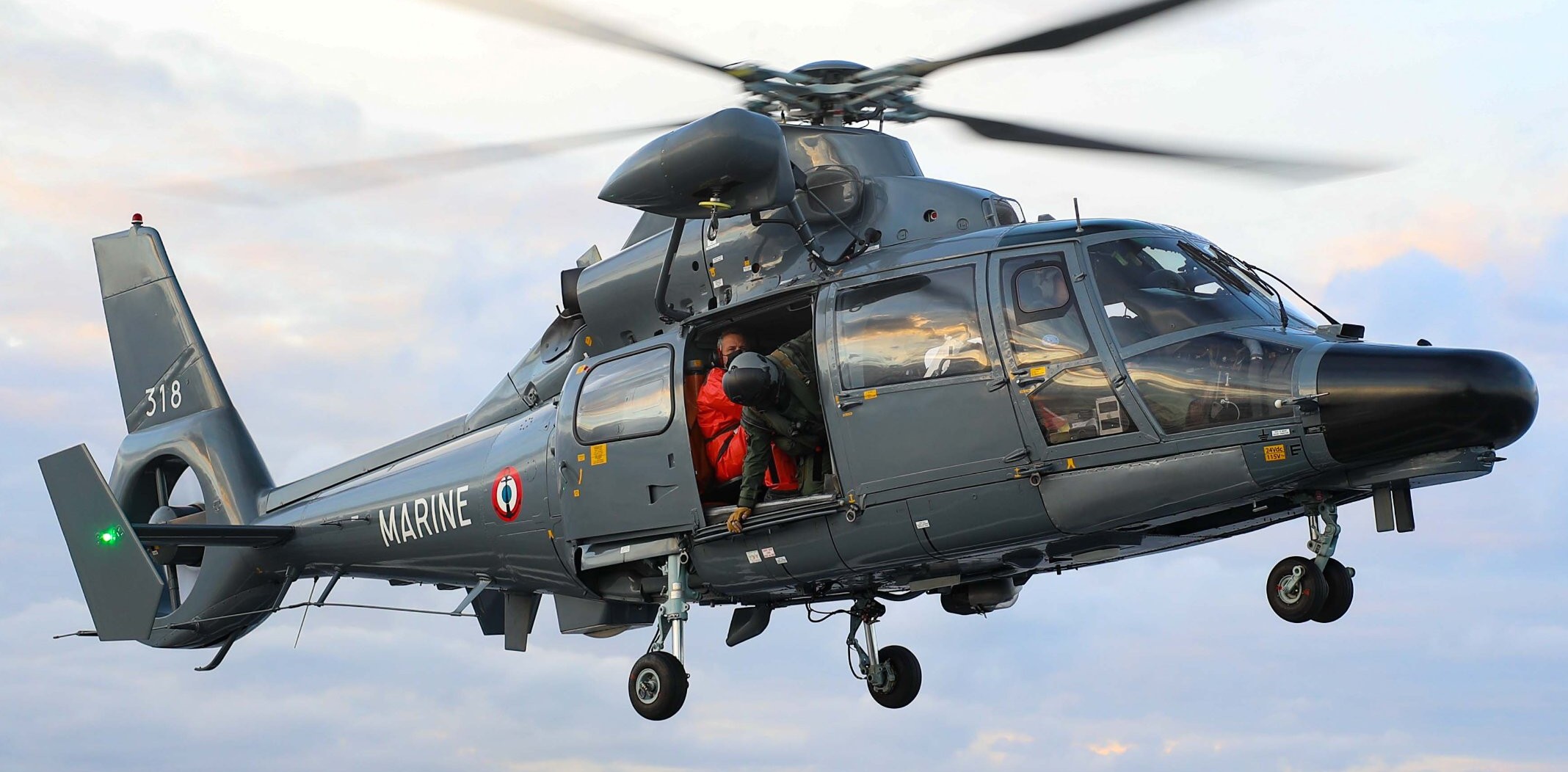 https://www.seaforces.org/marint/French-Navy/AVIATION/AS365-Dauphin_DAT/AS365-Dauphin-062.jpg