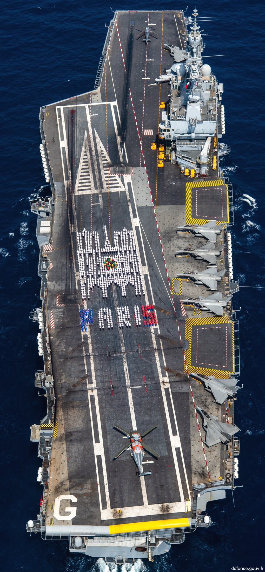 r91 fs charles de gaulle aircraft carrier french navy porte avion marine nationale 80 ans liberation paris 105