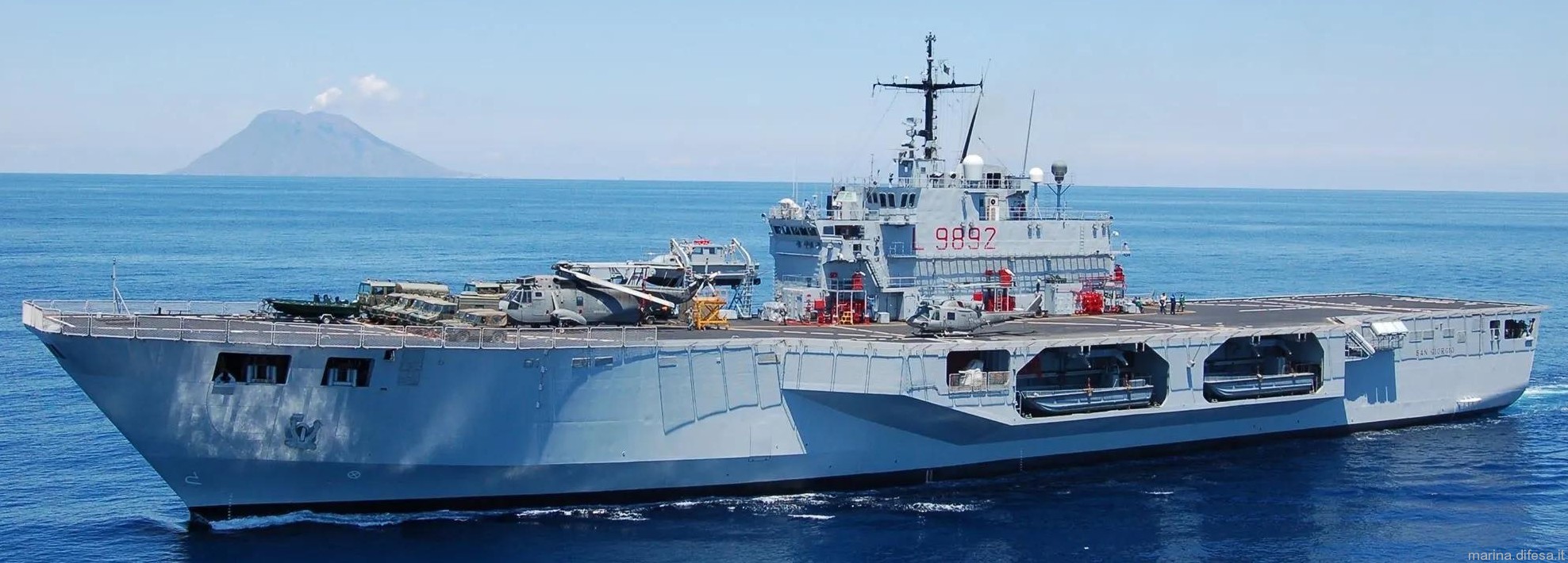 l-9892 san giorgio its nave lpd amphibious transport dock landing ship italian navy marina militare 21