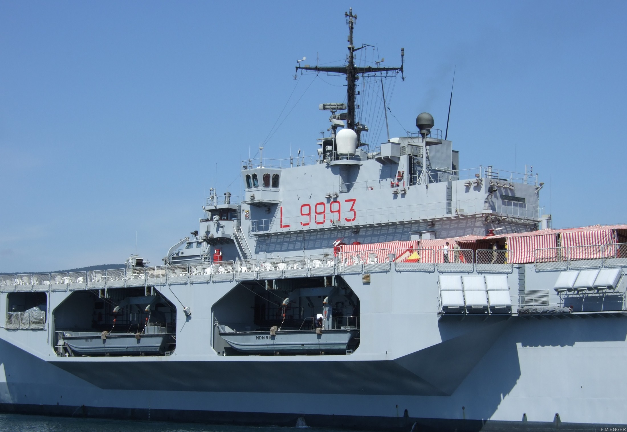 l-9893 its san marco nave lpd amphibious assault landing ship transport dock italian navy marina militare davit 44