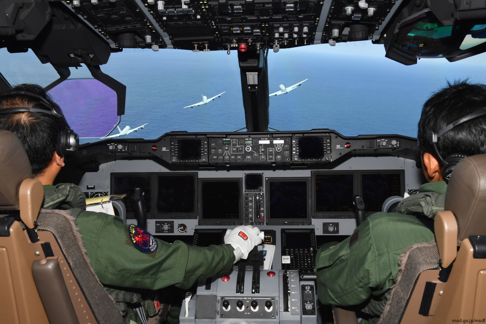 kawasaki p-1 patrol aircraft mpa japan maritime self defense force jmsdf cockpit 02