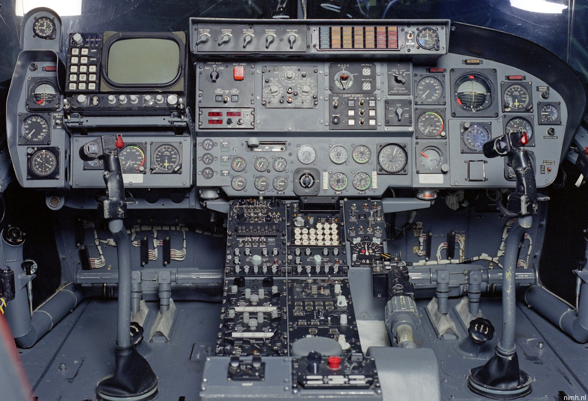 sh-14b lynx helicopter royal netherlands navy koninklijke marine cockpit 04