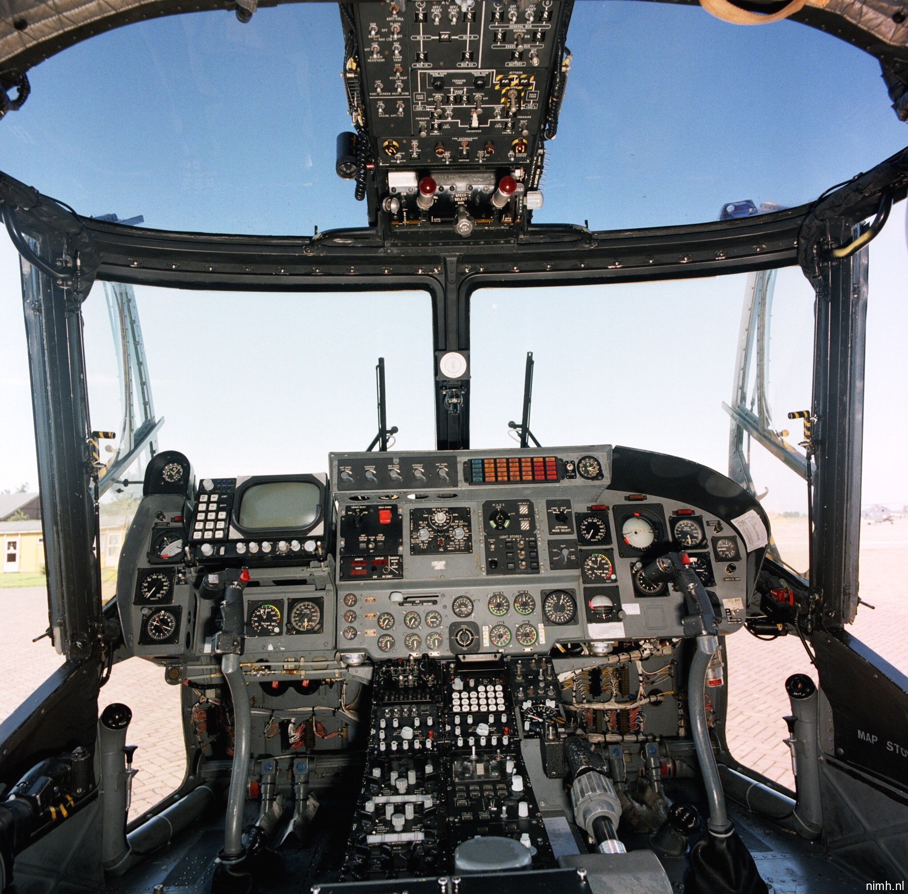 sh-14d lynx helicopter royal netherlands navy koninklijke marine cockpit 05