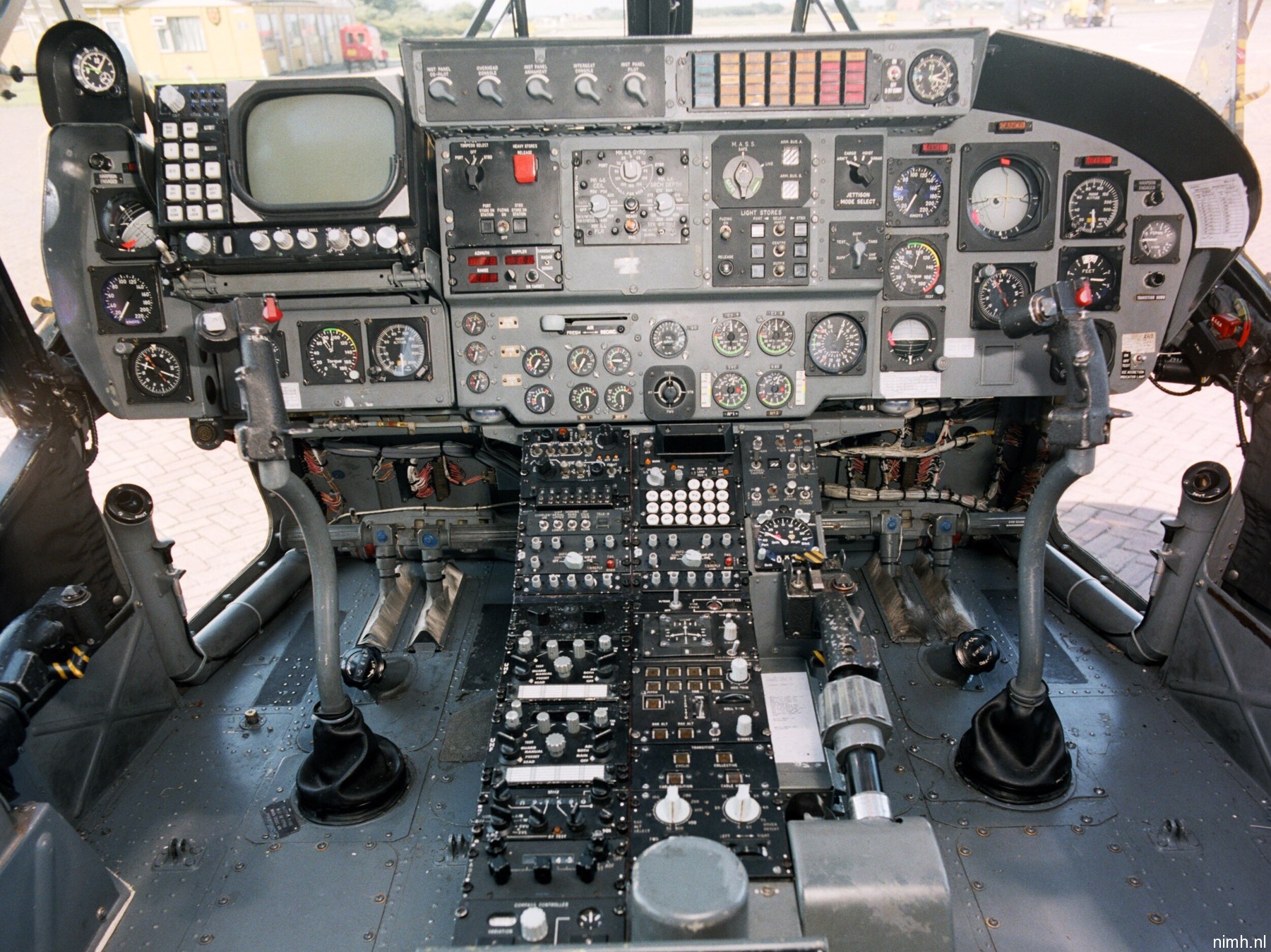 sh-14d lynx helicopter royal netherlands navy koninklijke marine cockpit 06