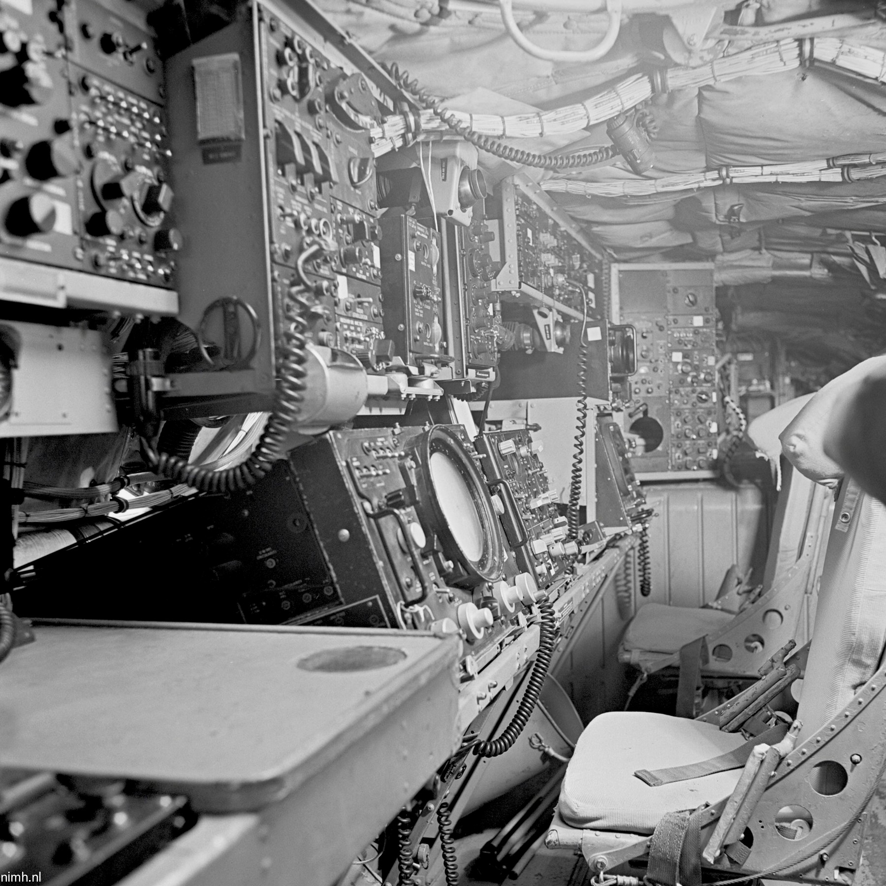 sp-2h p2v-5 neptune lockheed maritime patrol aircraft royal netherlands navy koninklijke marine inside view 05