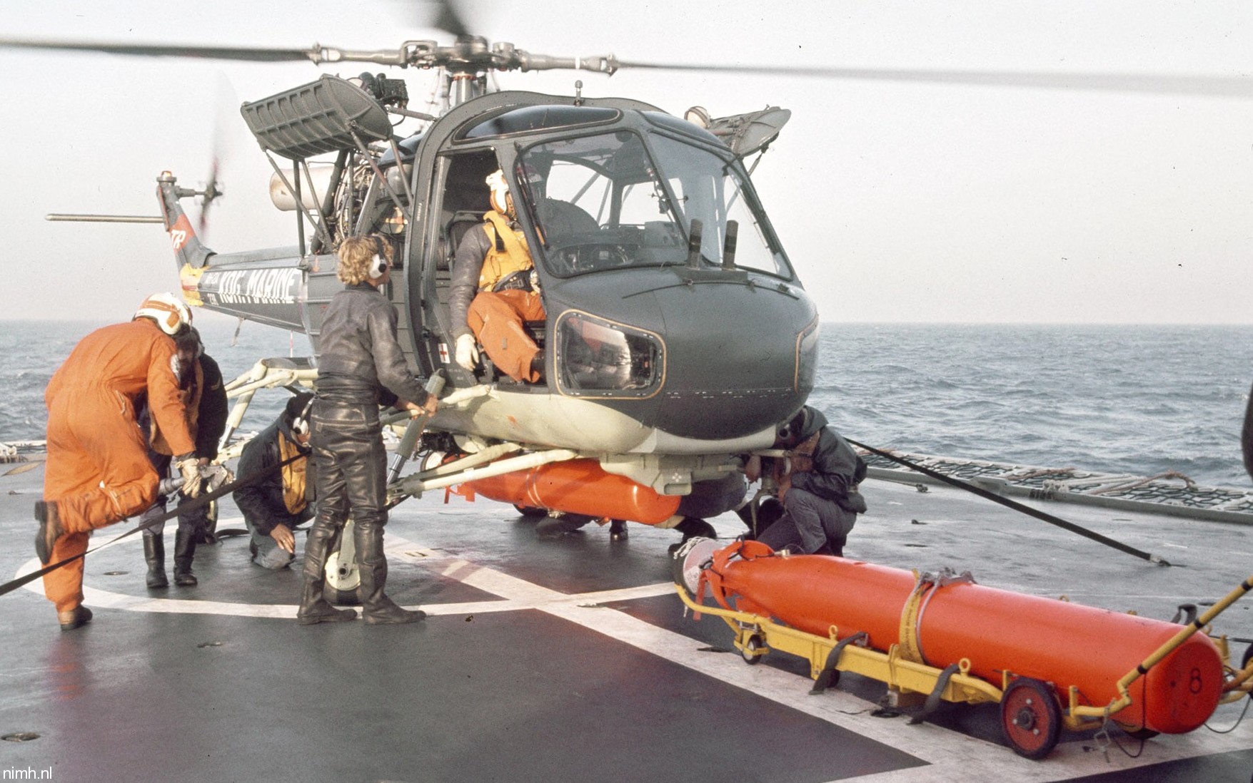 ah-12a westland wasp helicopter royal netherlands navy koninklijke marine mk.46 torpedo 05