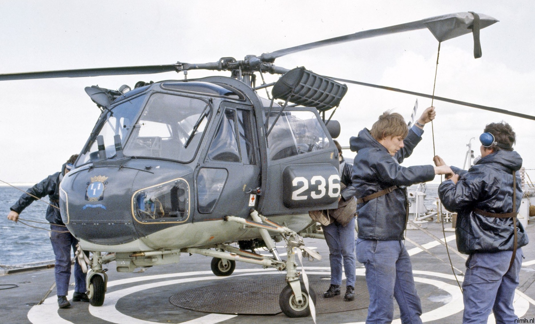 ah-12a westland wasp helicopter royal netherlands navy koninklijke marine 236 04