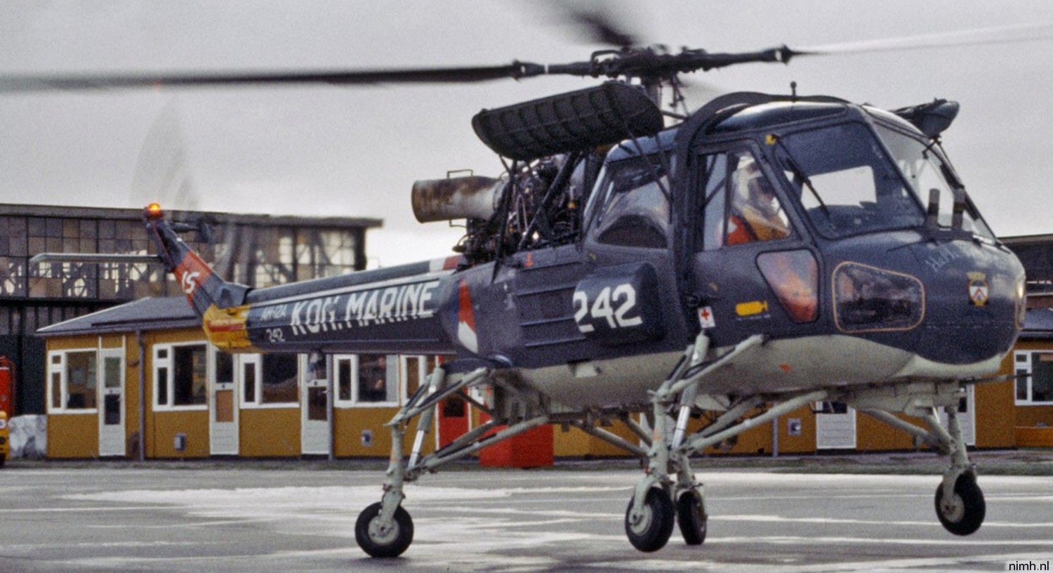 ah-12a westland wasp helicopter royal netherlands navy koninklijke marine 242 03