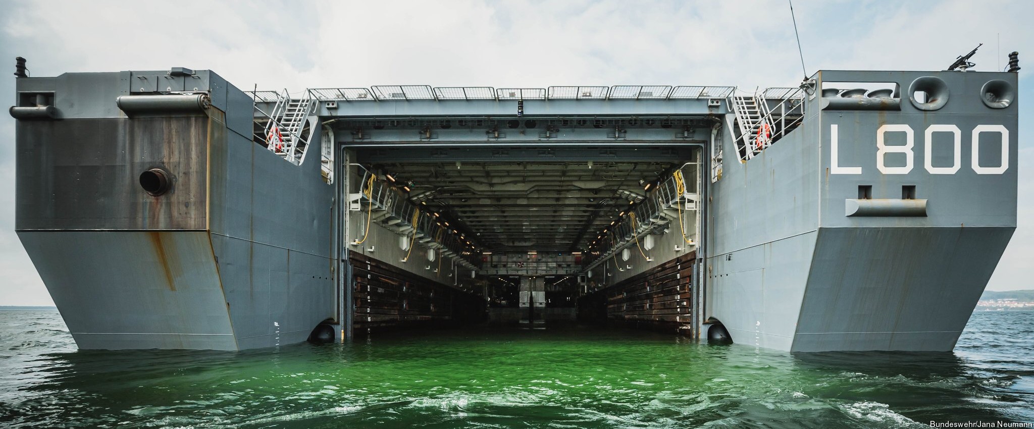hnlms rotterdam l-800 amphibious landing ship dock lpd royal netherlands navy well deck 15
