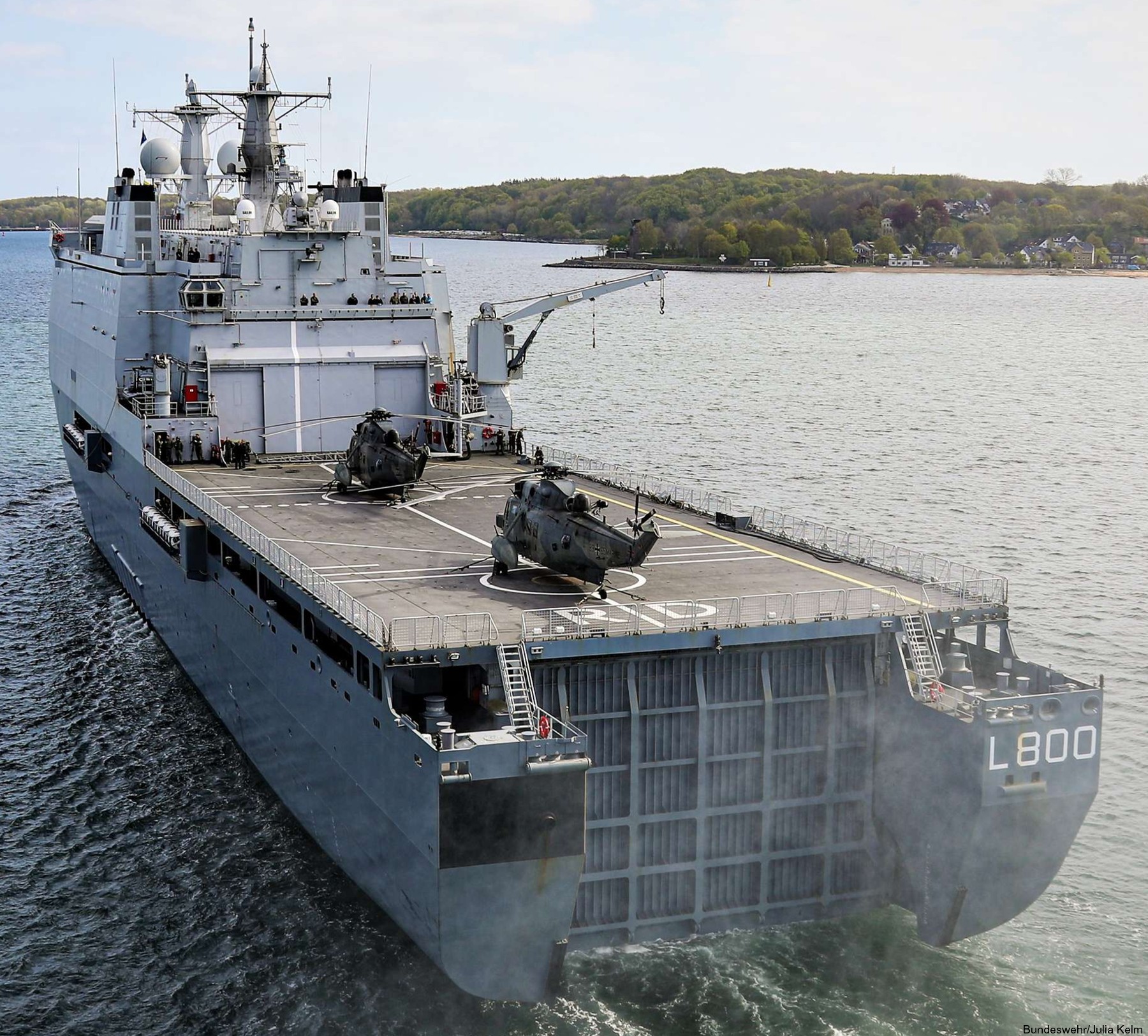 hnlms rotterdam l-800 amphibious landing ship dock lpd royal netherlands navy flight deck helicopter 30