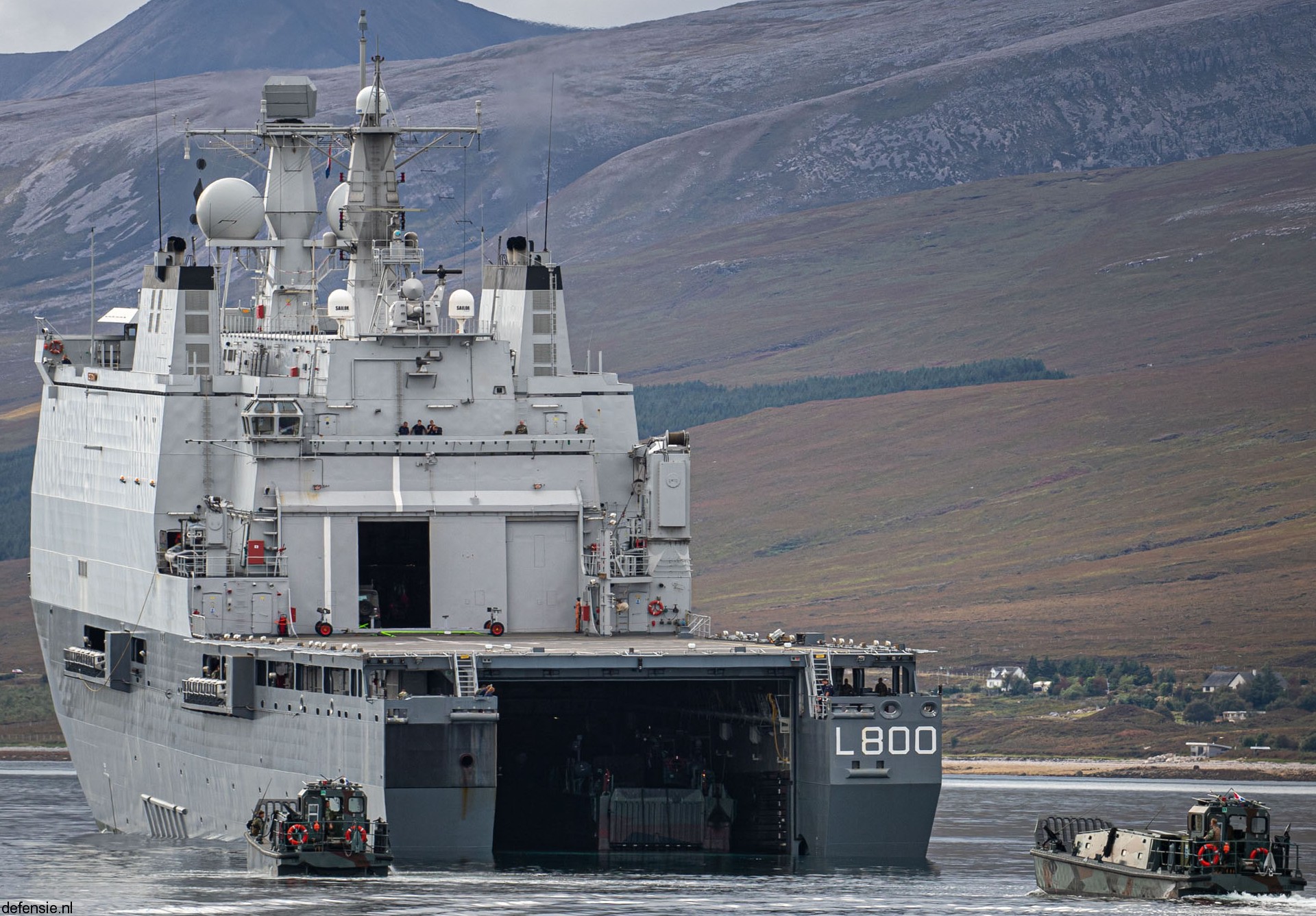 hnlms rotterdam l-800 amphibious landing ship dock lpd royal netherlands navy well deck 40