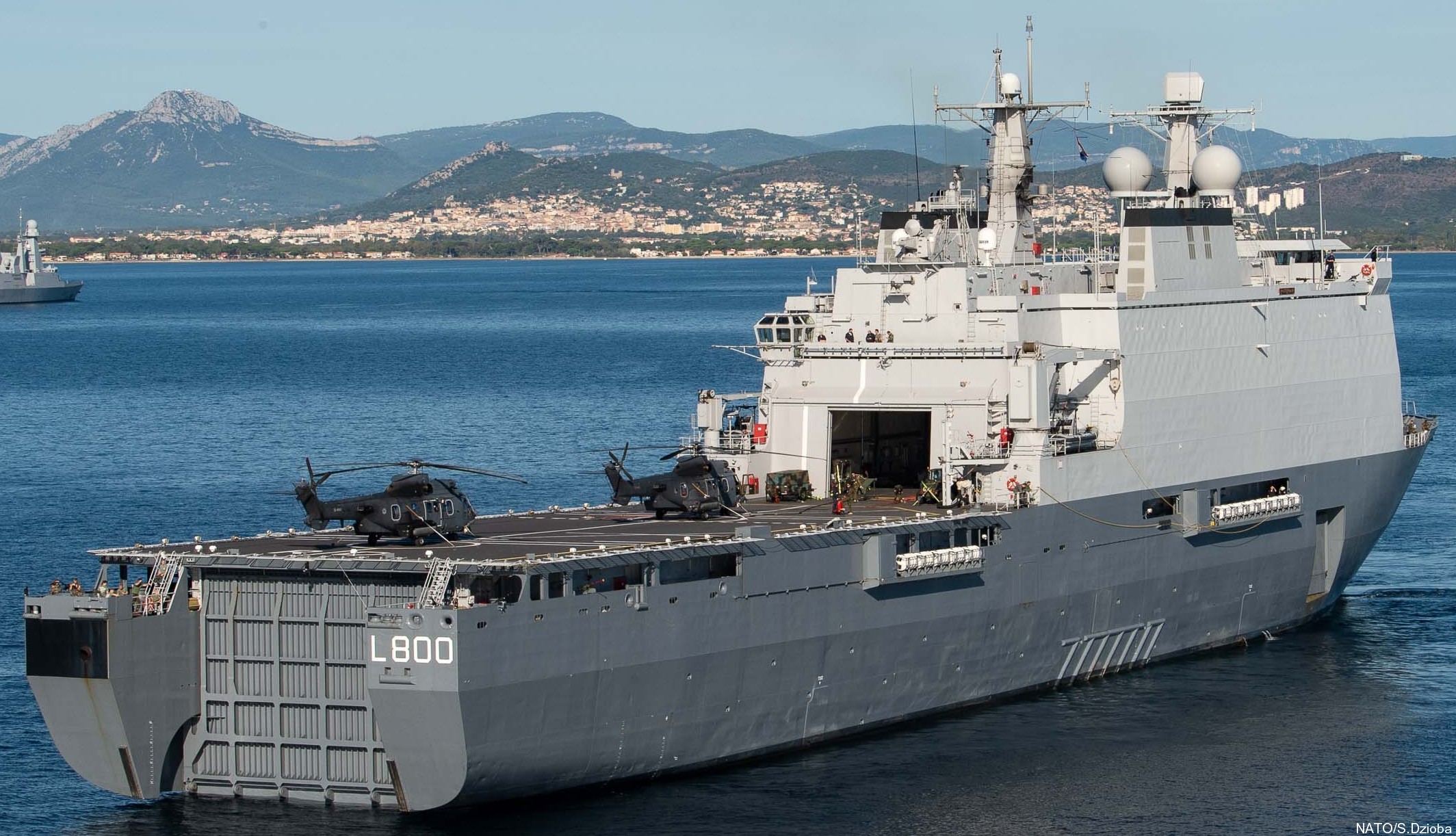 l800 hnlms rotterdam amphibious landing ship dock lpd royal netherlands navy schelde vlissingen 44x