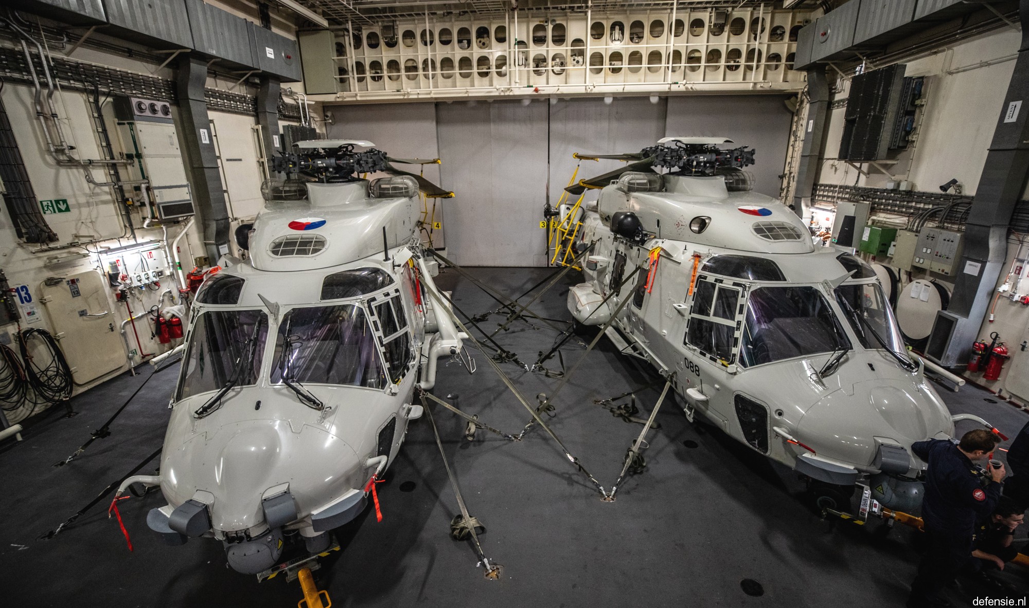 l-801 hnlms johan de witt amphibious ship landing platform dock lpd royal netherlands navy nh90 helicopter 47