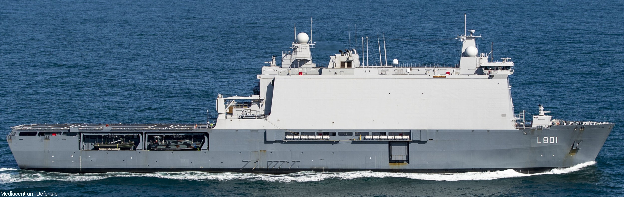 l-801 hnlms johan de witt amphibious ship landing platform dock lpd royal netherlands navy 58