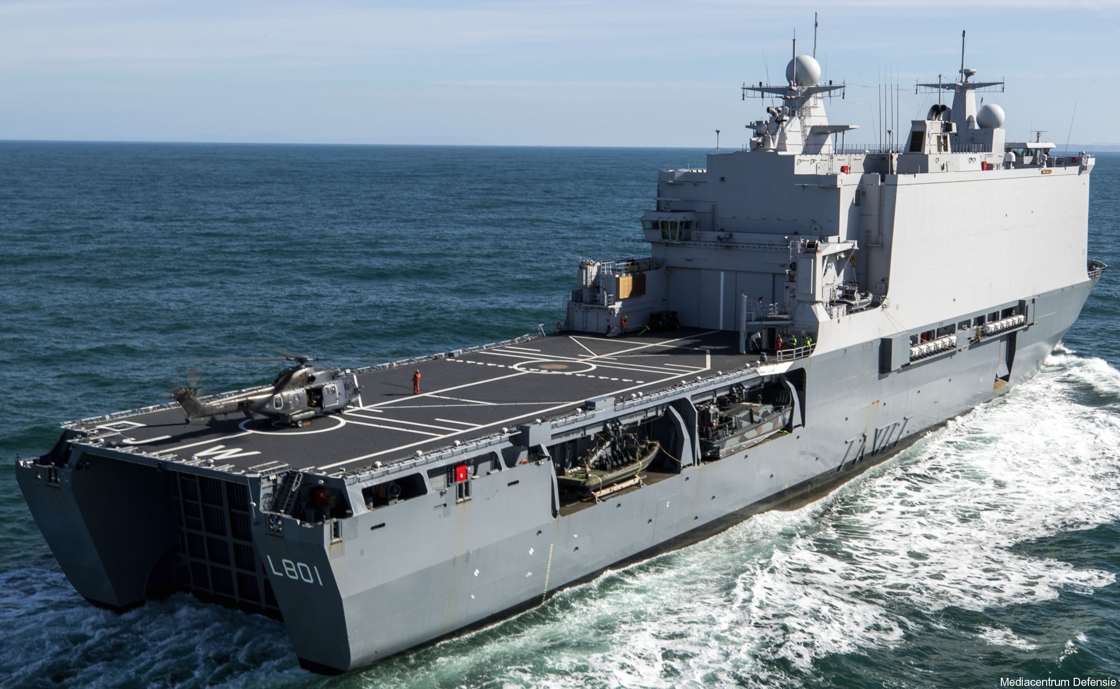 l-801 hnlms johan de witt amphibious ship landing platform dock lpd royal netherlands navy 59
