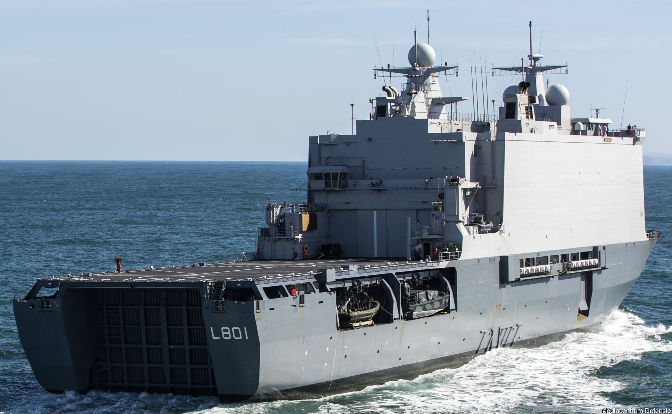 l-801 hnlms johan de witt amphibious ship landing platform dock lpd royal netherlands navy 60