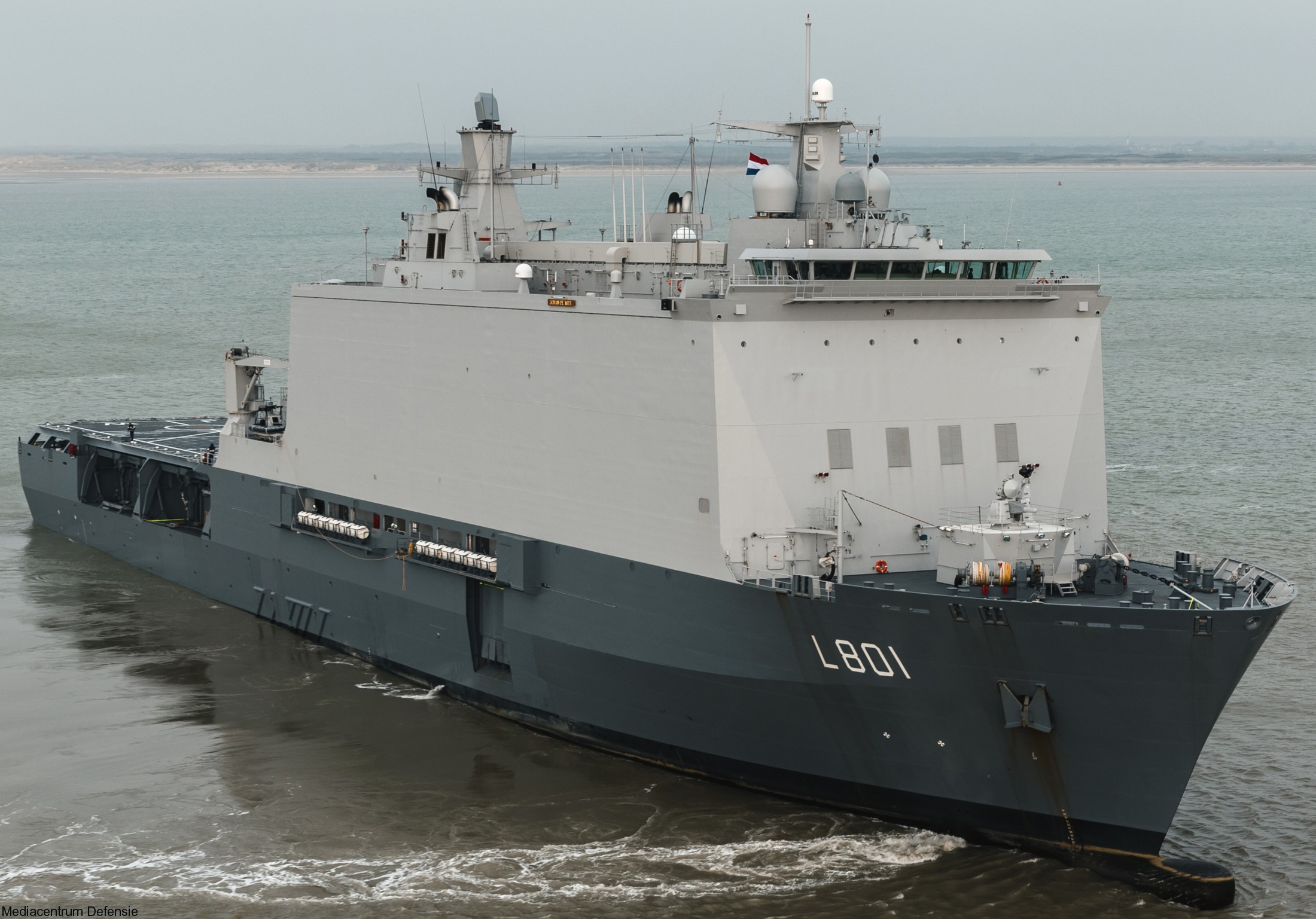 l-801 hnlms johan de witt amphibious ship landing platform dock lpd royal netherlands navy 63