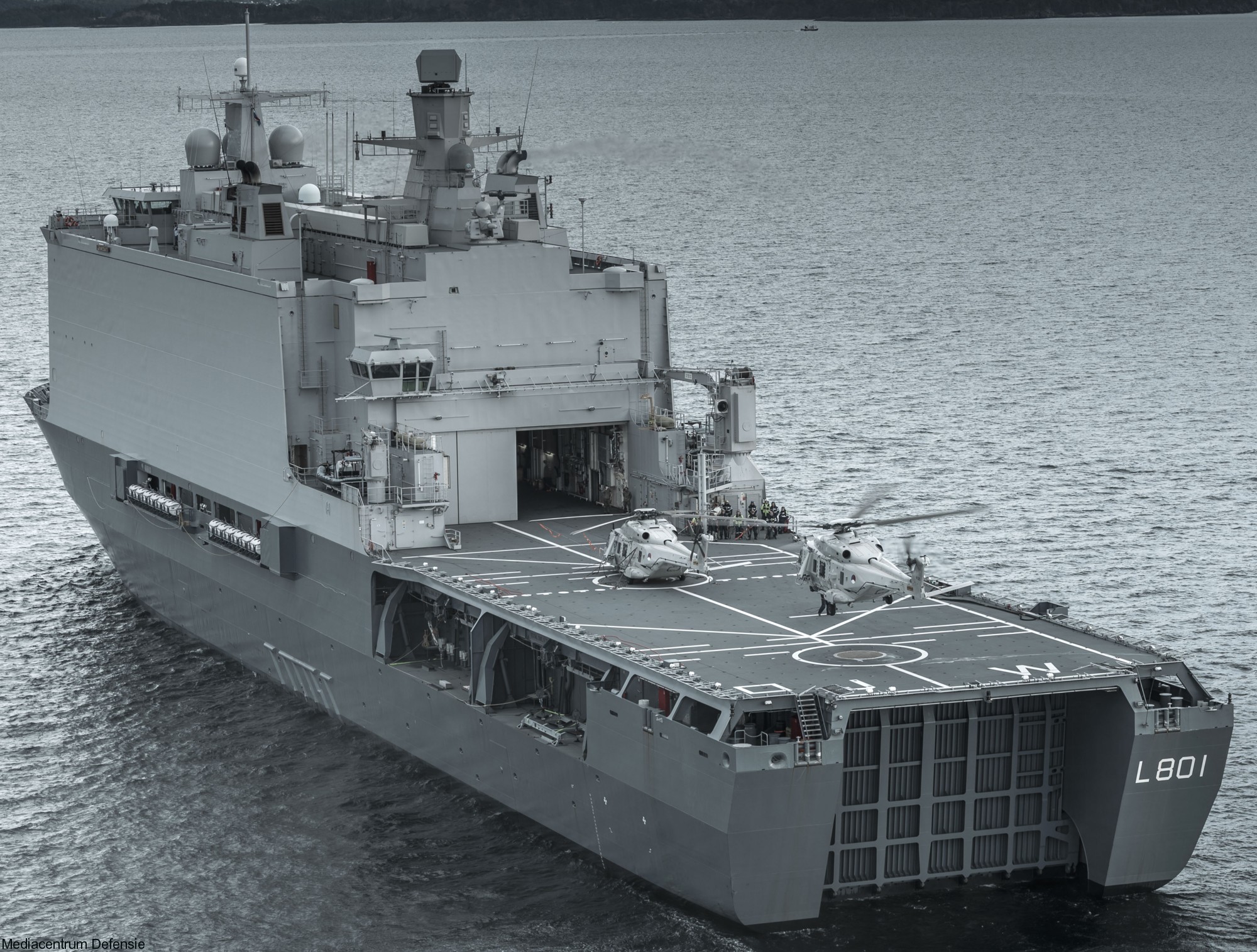 l-801 hnlms johan de witt amphibious ship landing platform dock lpd royal netherlands navy nh90 helicopter flight deck 65