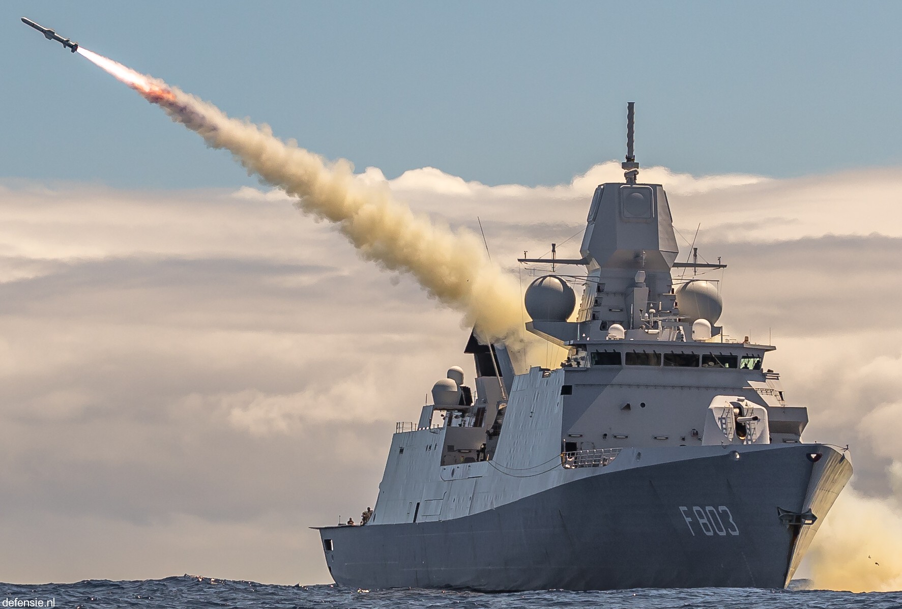 f803 hnlms tromp guided missile frigate ffg air defense lcf royal netherlands navy rgm-84 harpoon ssm rimpac 58