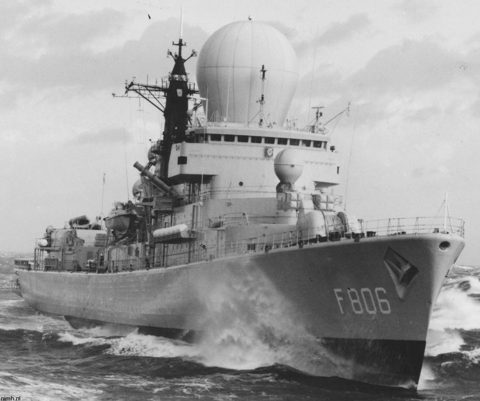 hnlms de ruyter f-806 tromp class guided missile frigate royal netherlands navy koninklijke marine 12