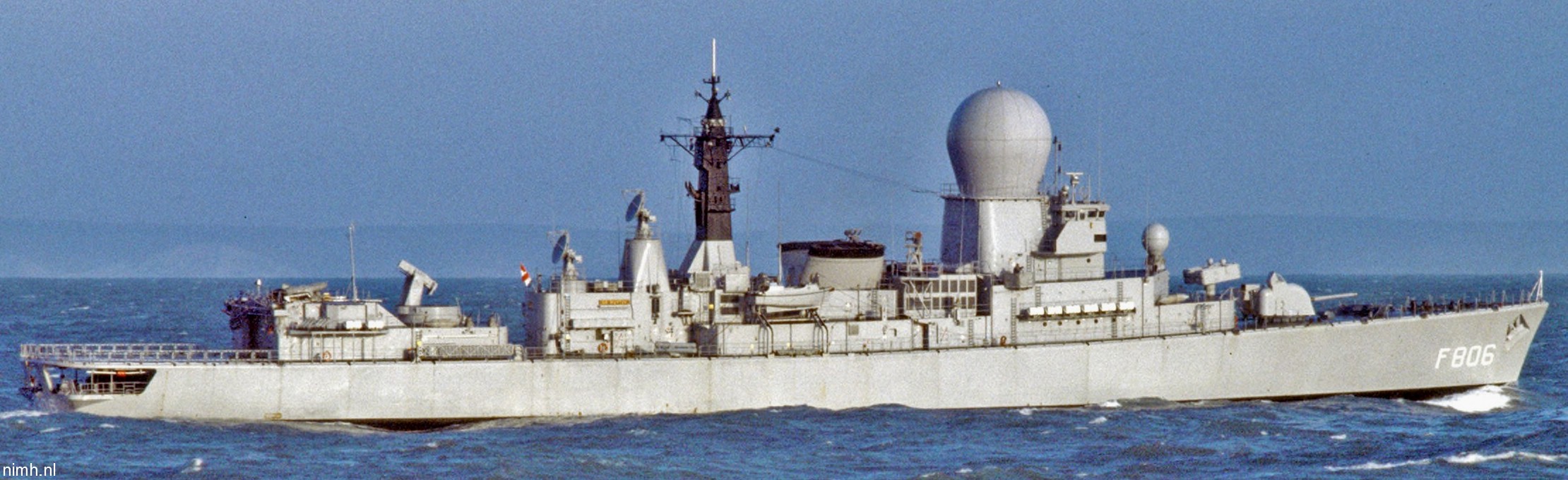 hnlms de ruyter f-806 tromp class guided missile frigate royal netherlands navy koninklijke marine 24