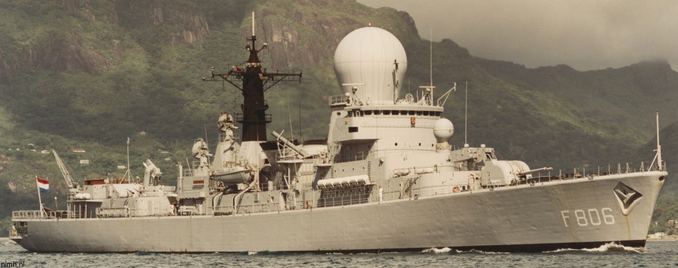 hnlms de ruyter f-806 tromp class guided missile frigate royal netherlands navy koninklijke marine 32