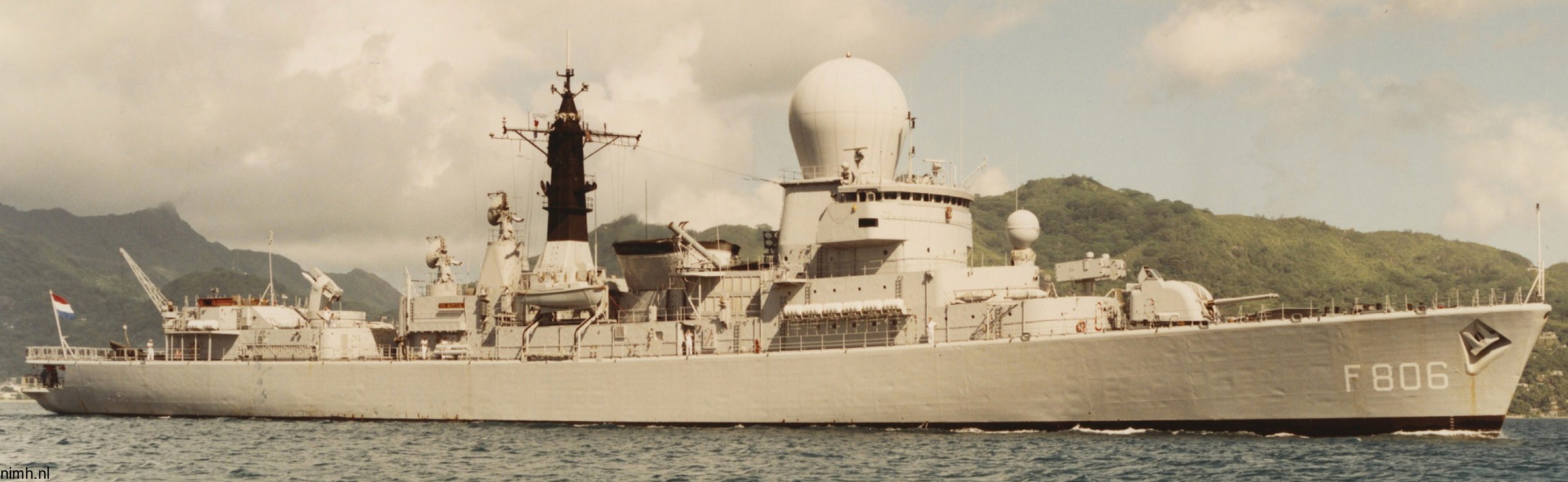 hnlms de ruyter f-806 tromp class guided missile frigate royal netherlands navy koninklijke marine 33