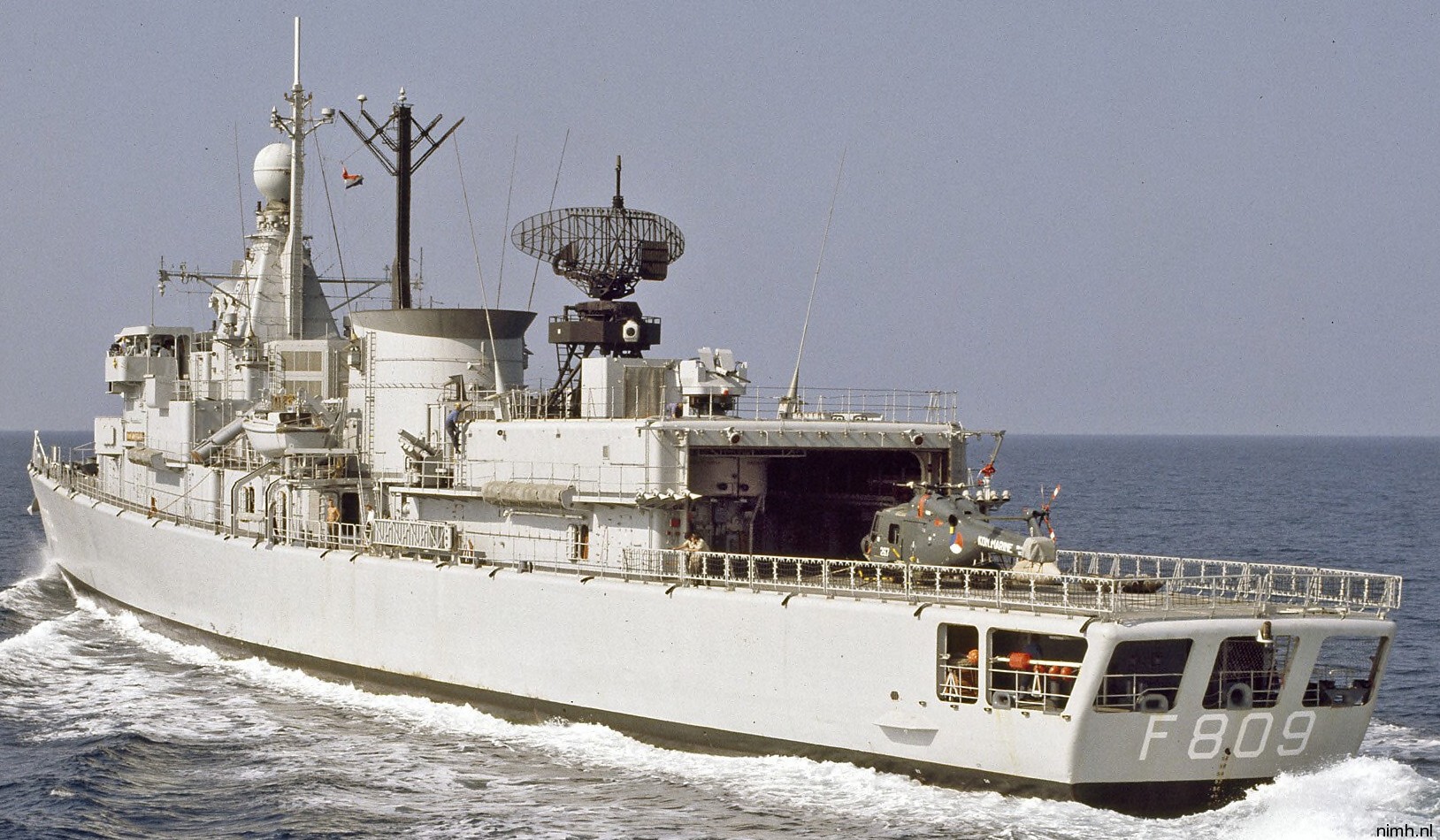 hnlms van kinsbergen f-809 kortenaer standard class frigate s-fregat royal netherlands navy koninklijke marine sh-14b lynx 24