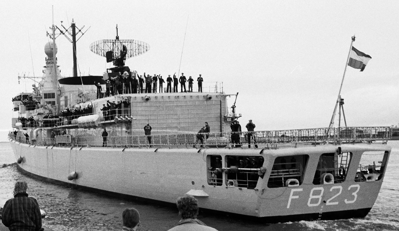 hnlms philips van almonde f-823 kortenaer standard class frigate s-fregat royal netherlands navy koninklijke marine 14