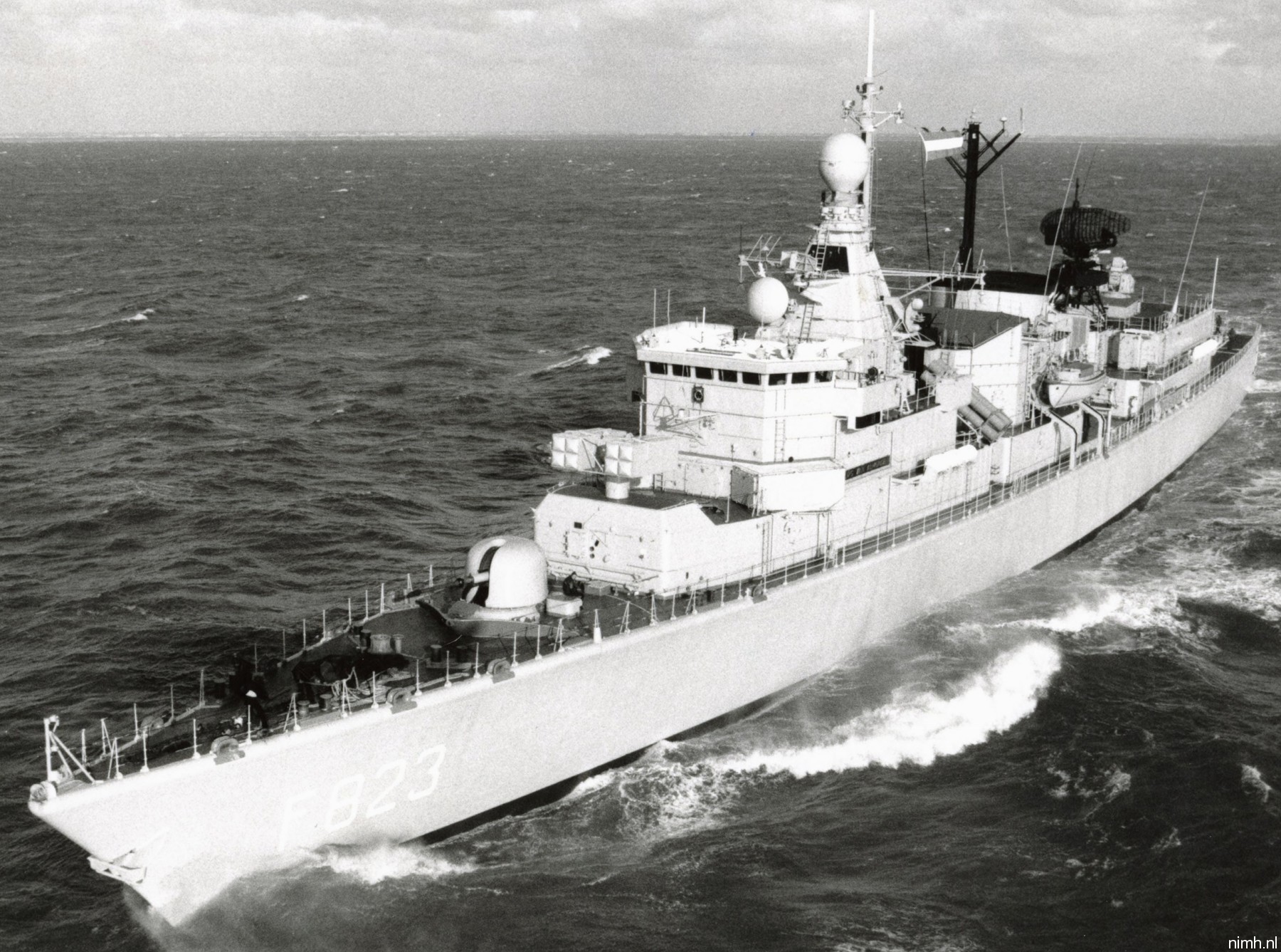 hnlms philips van almonde f-823 kortenaer standard class frigate s-fregat royal netherlands navy koninklijke marine 24