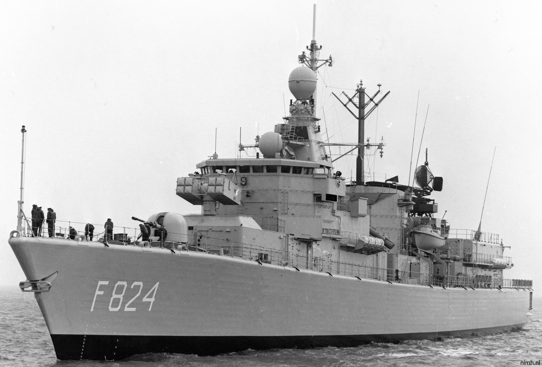 hnlms bloys van treslong f-824 kortenaer standard class frigate s-fregat royal netherlands navy koninklijke marine 03