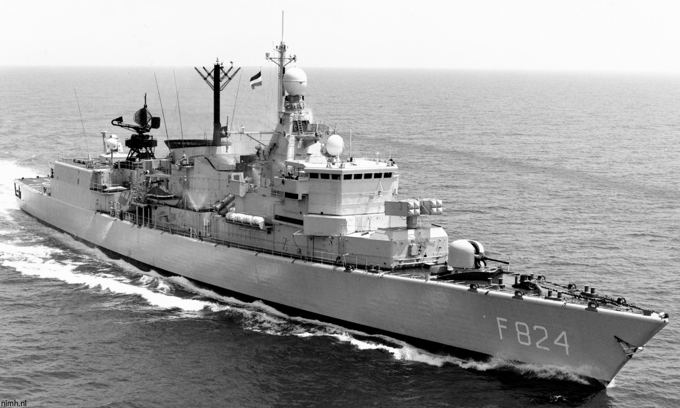 hnlms bloys van treslong f-824 kortenaer standard class frigate s-fregat royal netherlands navy koninklijke marine 08