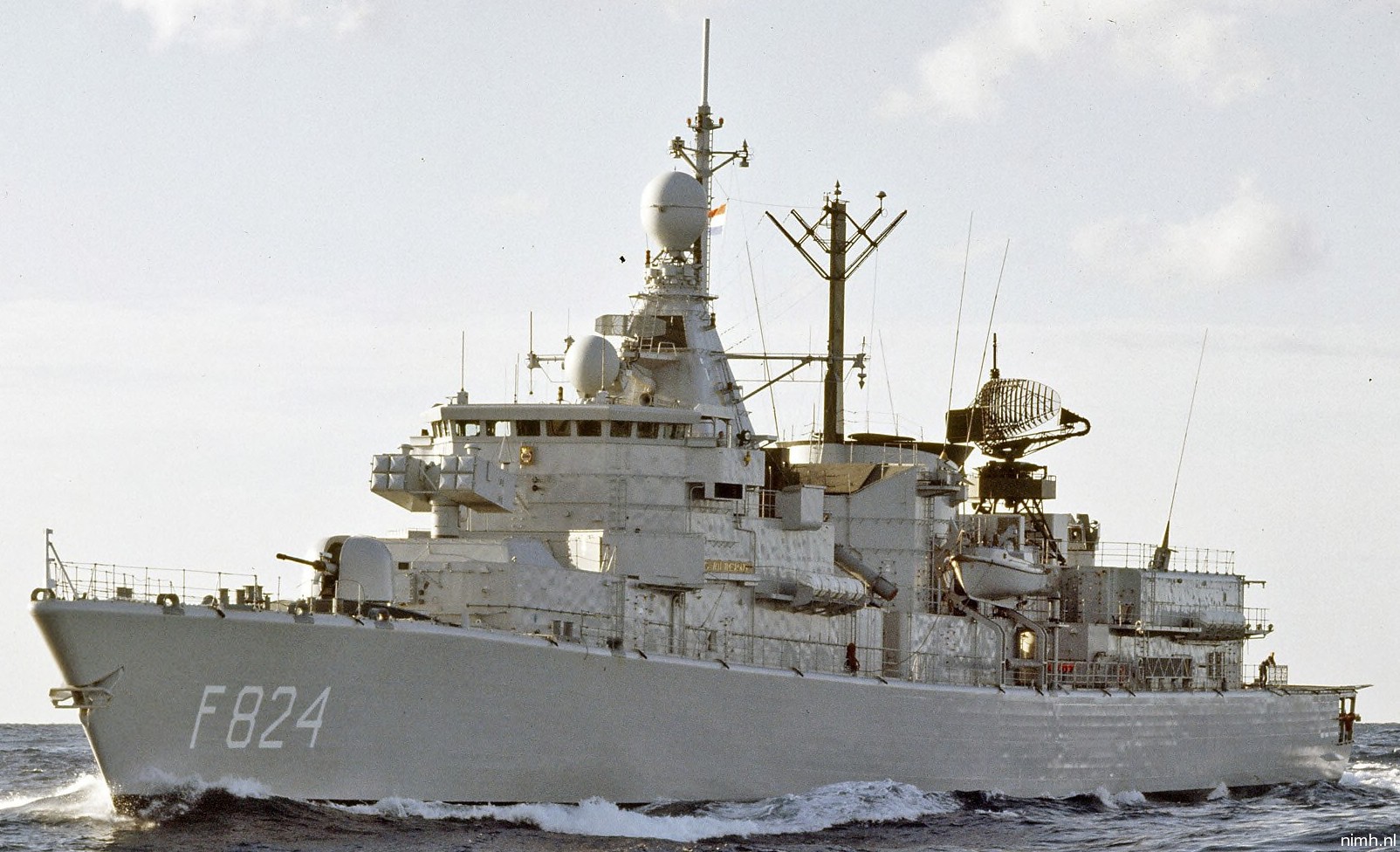 hnlms bloys van treslong f-824 kortenaer standard class frigate s-fregat royal netherlands navy koninklijke marine 12