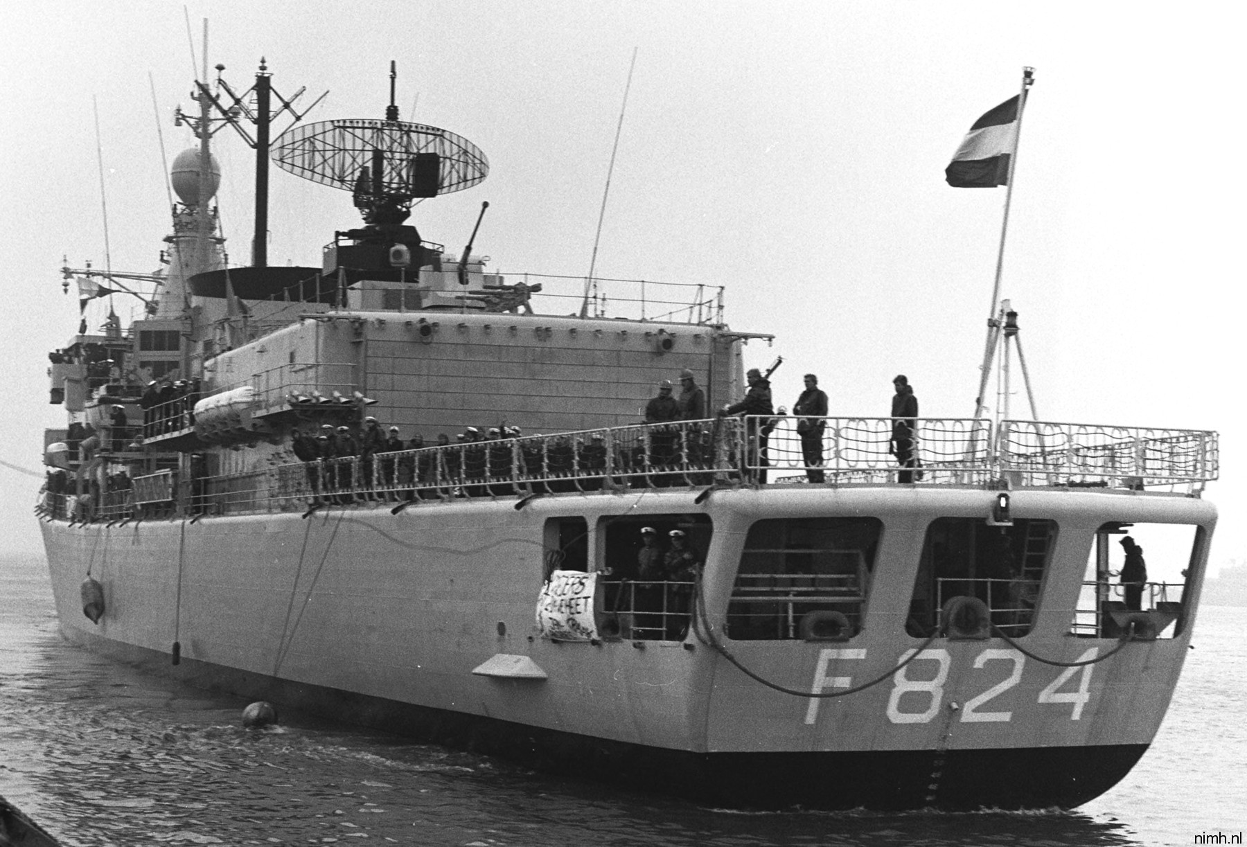 hnlms bloys van treslong f-824 kortenaer standard class frigate s-fregat royal netherlands navy koninklijke marine 18