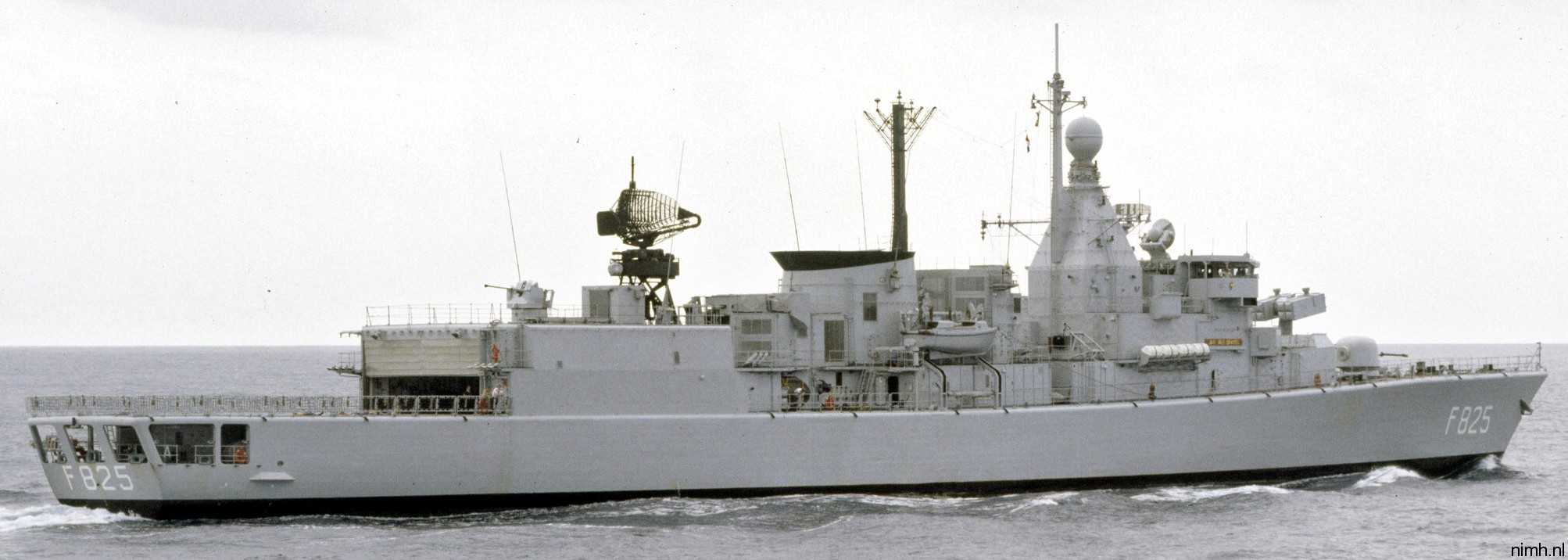 hnlms bloys van treslong f-824 kortenaer standard class frigate s-fregat royal netherlands navy koninklijke marine 28